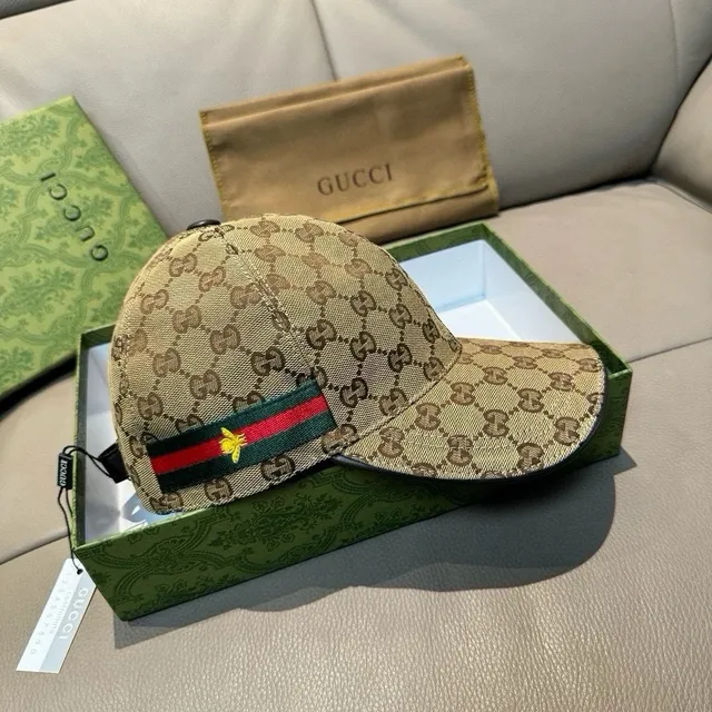 Gucci Baseball Cap GG Supreme with Web Stripe