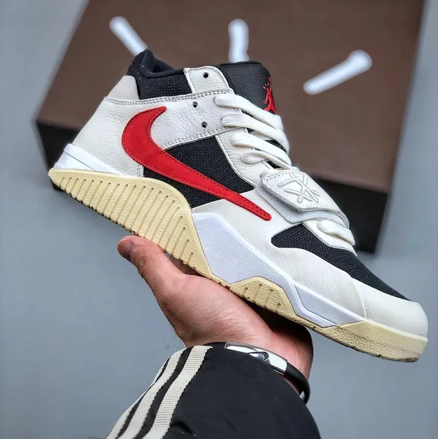 Nike × Travis Scott Dunk Low