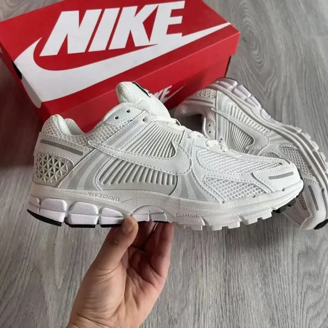 Nike Air Max TN Triple White