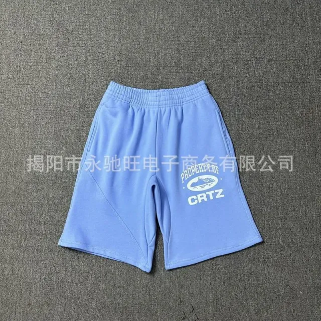 天蓝色短裤