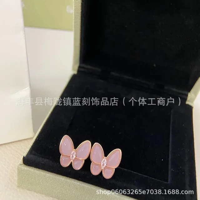 粉色蝴蝶耳钉