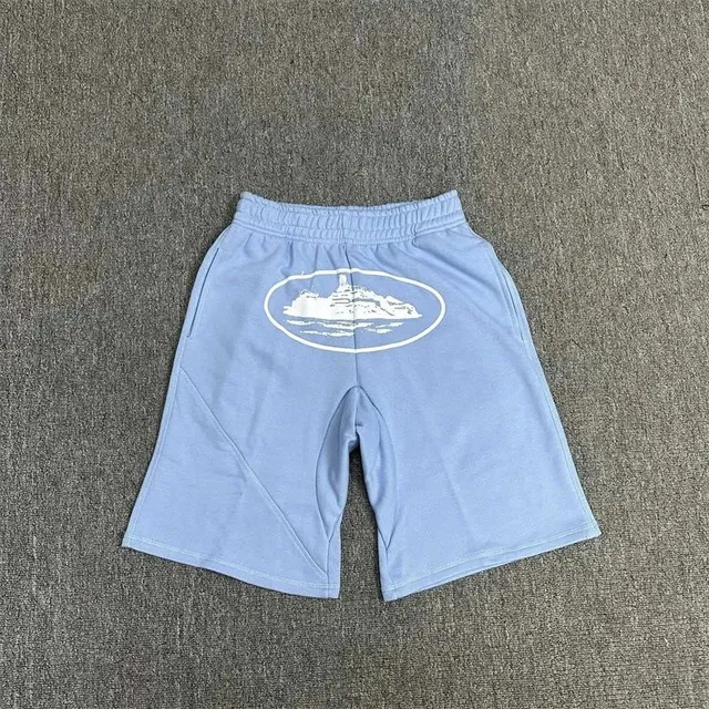 Graphic Shorts Island Print