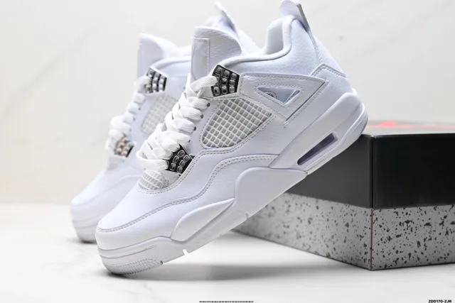 Air Jordan 4 White