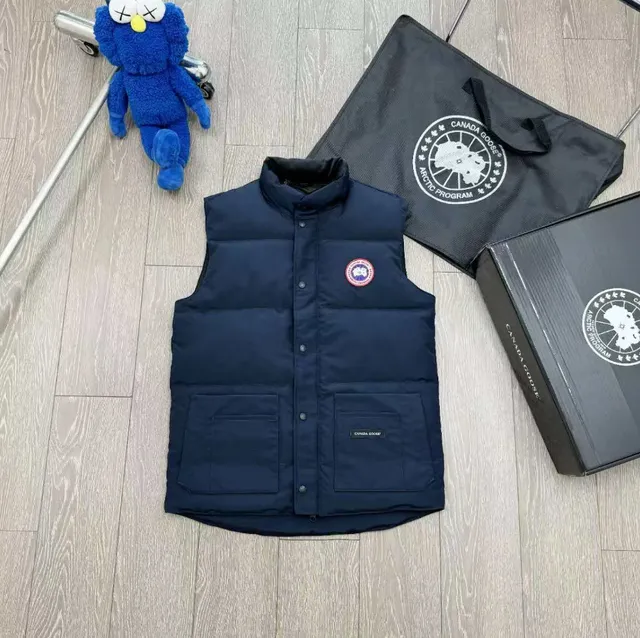 Canada Goose Puffer Vest Classic Fit