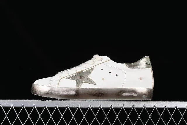 Golden Goose Superstar Metallic Star