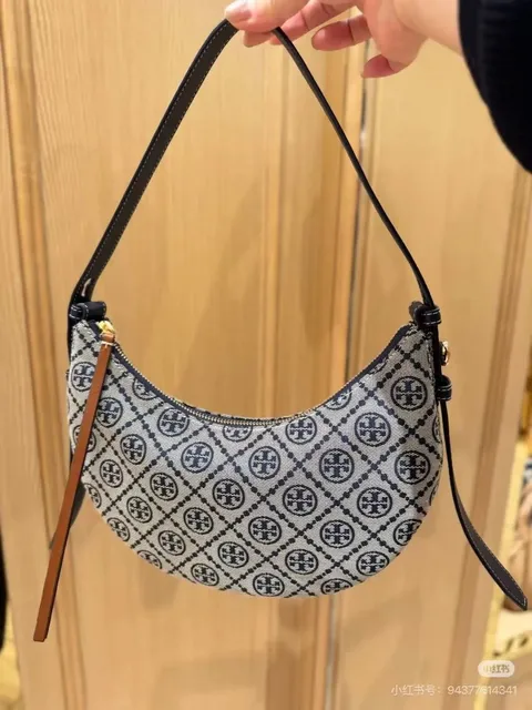 Tory Burch Mini半月包 Monogram Print