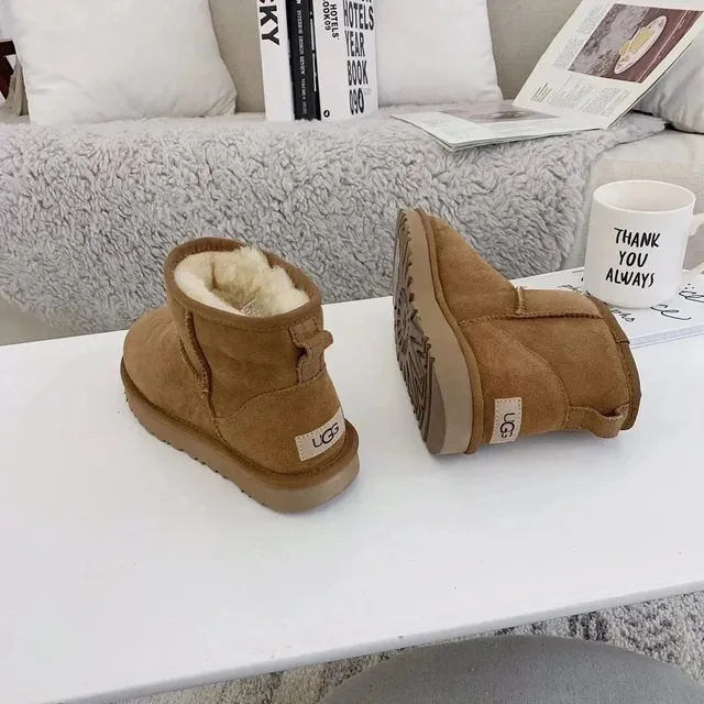 UGG Classic Mini