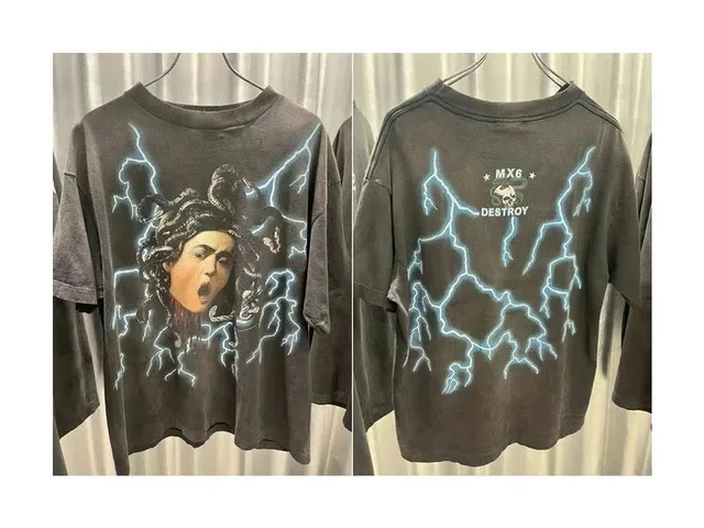 Graphic Tee Medusa Lightning Print