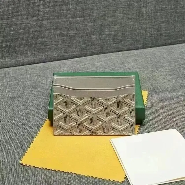 卡其色