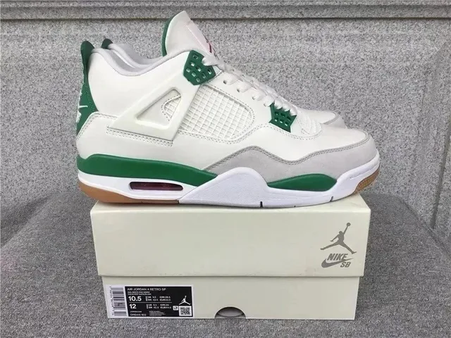 Air Jordan 4 Retro SP Pine Green