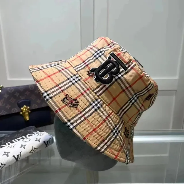 Burberry Bucket Hat Vintage Check with Monogram Patch
