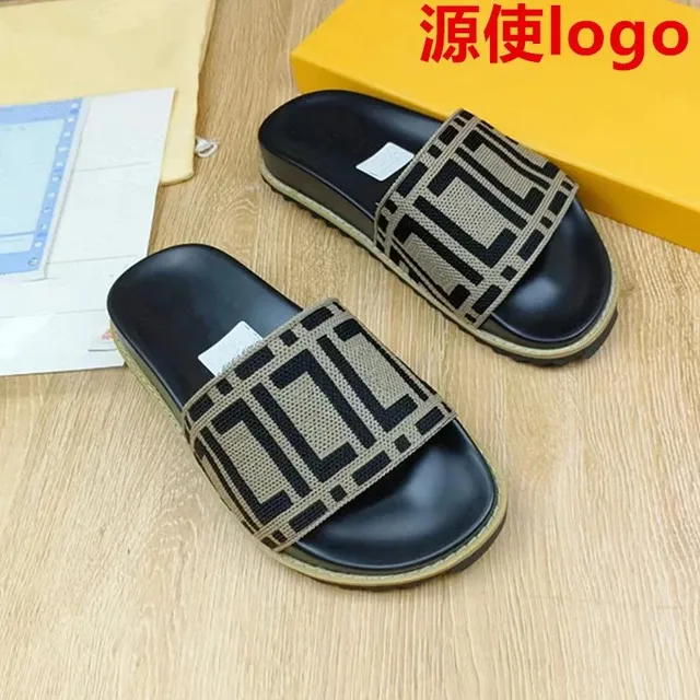 浅棕色