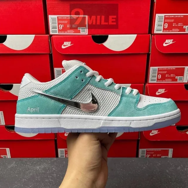 Nike Dunk Low Retro April