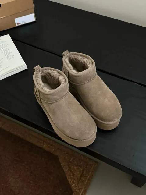 UGG Mini Platform Classic Suede