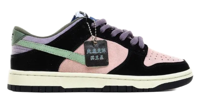 Nike × Travis Scott Dunk Low