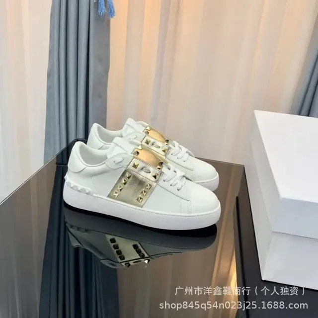 白+金钉