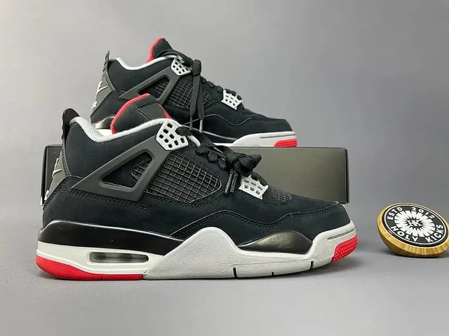Air Jordan 4 Bred