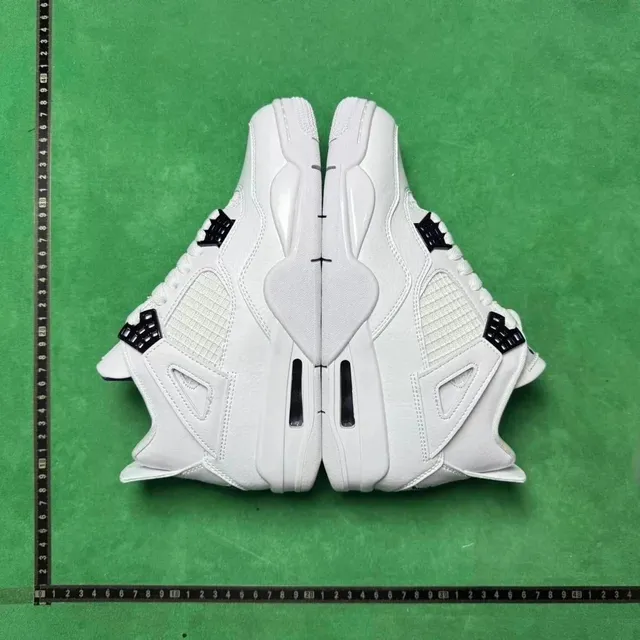 Air Jordan 4 Triple White