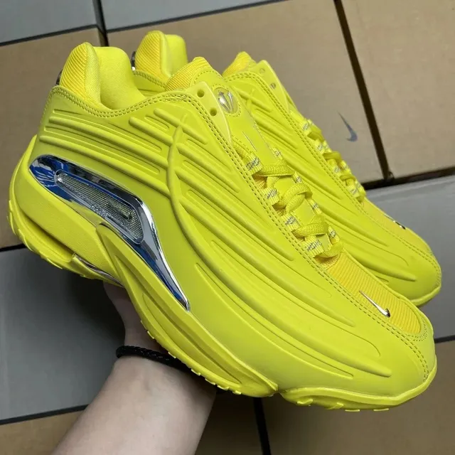 Nike Air Max Plus Volt