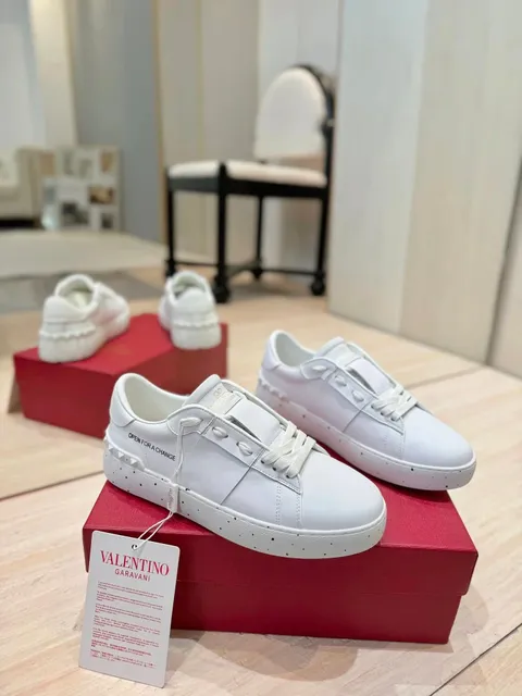 Valentino Garavani Rockstud Open For A Change