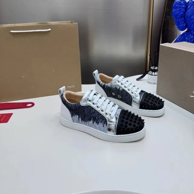 蓝色柳钉