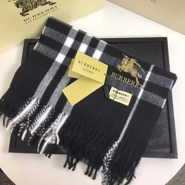 黑色带刺绣