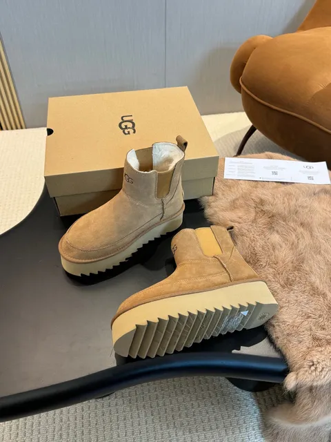 UGG Platform Chelsea Boot Suede
