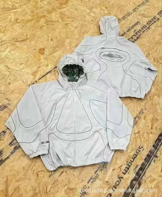 白色上衣带LGO