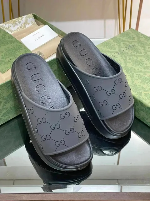 Gucci GG Marmont Slide Monogram Rubber