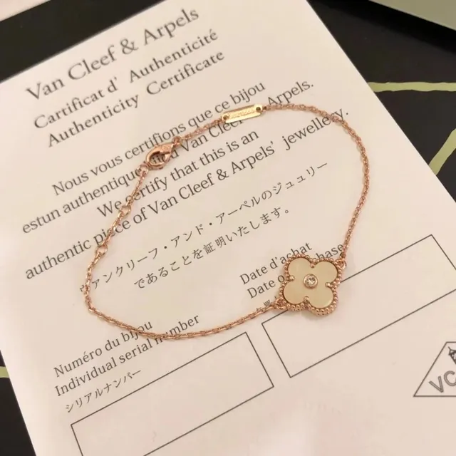Van Cleef & Arpels Alhambra Bracelet Four-Leaf Clover with Diamond