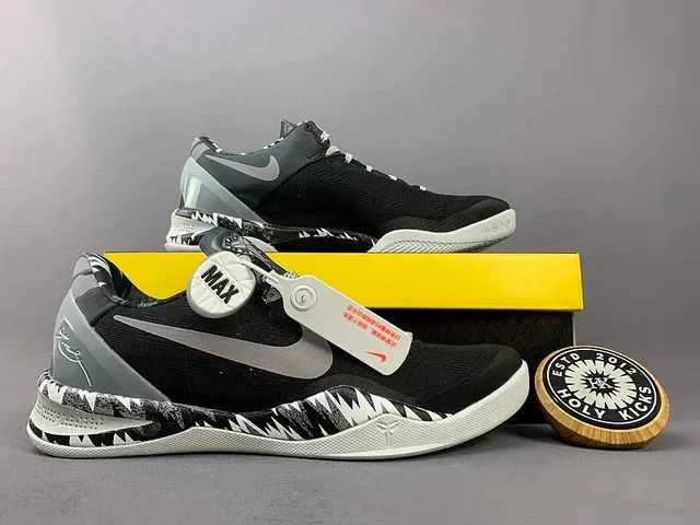 Nike × Travis Scott Kobe 8 Protro Grinch