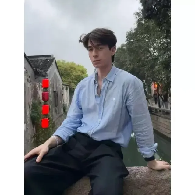 亚麻衬衫浅蓝色（白马）
