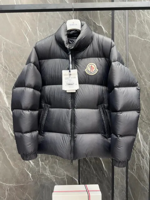 Moncler Puffer Jacket Classic Logo