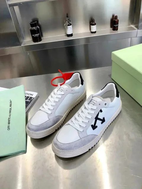 Off-White Low Top Sneaker Arrow Logo