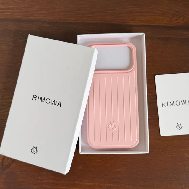 Pink - with packaging supporting magnetic attraction