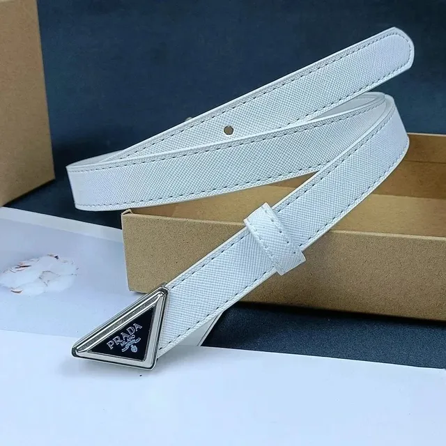 普拉达 白