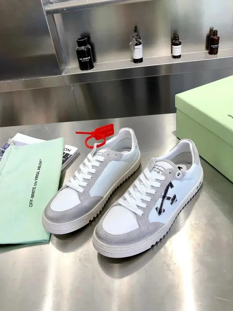 Off-White Low Top Sneaker Arrow Logo