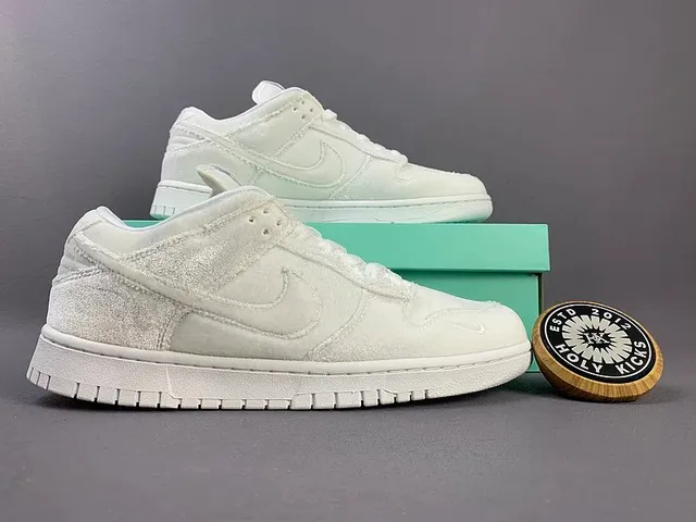 Nike Dunk Low Holy Kicks