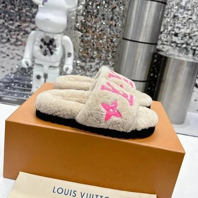 Louis Vuitton Slipper Shearling with Pink Monogram