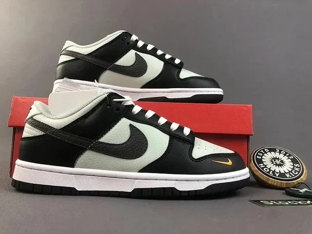 Nike Dunk Low Panda