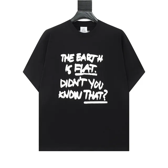 Vetements Graphic Tee The Earth Is Flat