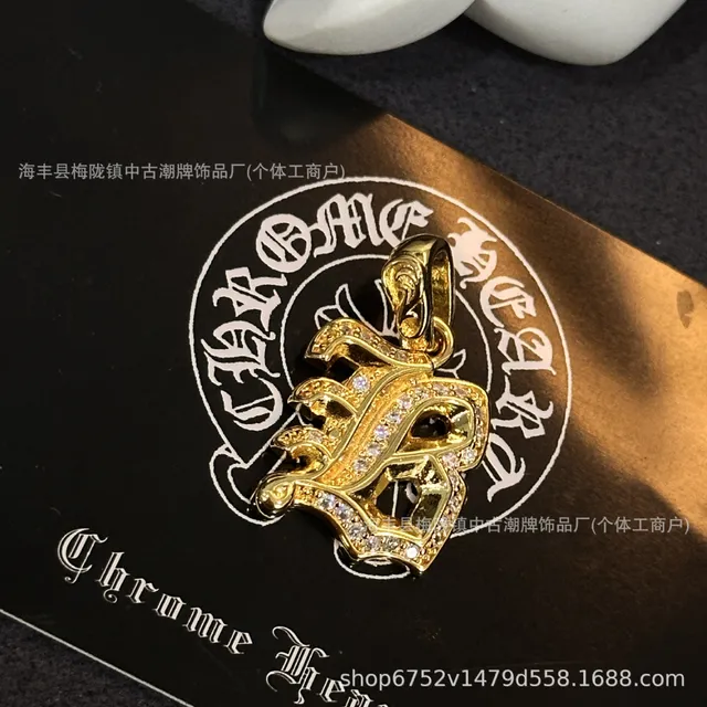 字母B字牌金色