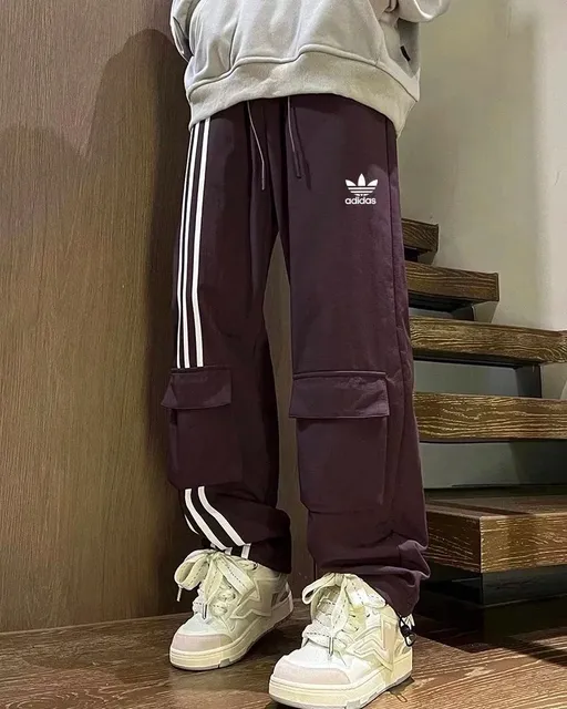 酒红色