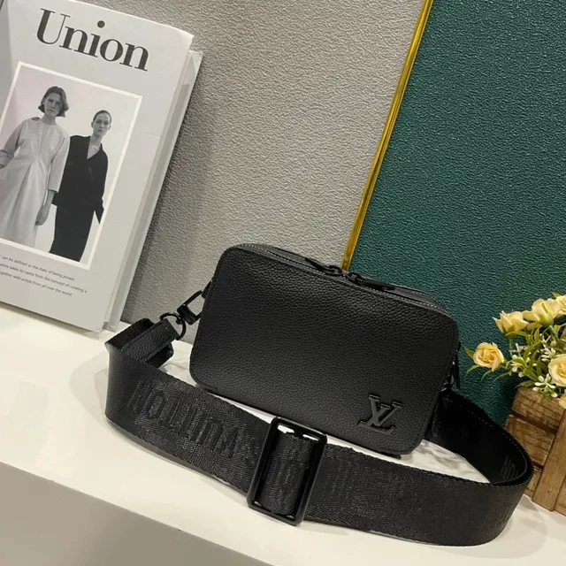 Louis Vuitton Pochette Métis Monogram Empreinte