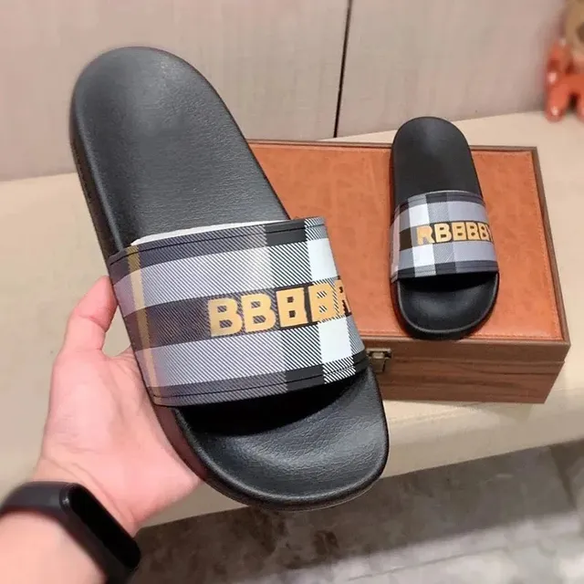 翠绿色