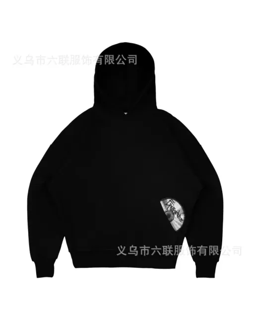 黑色连帽卫衣