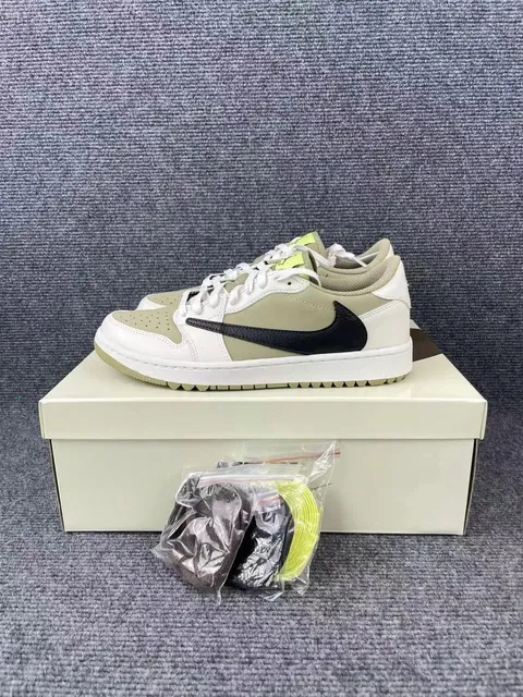 Nike × Travis Scott Dunk Low Reverse Mocha