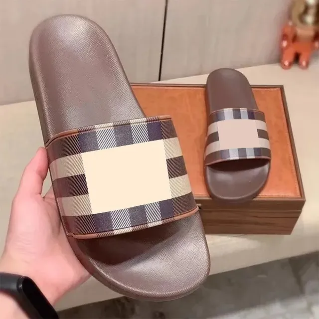 浅黄色