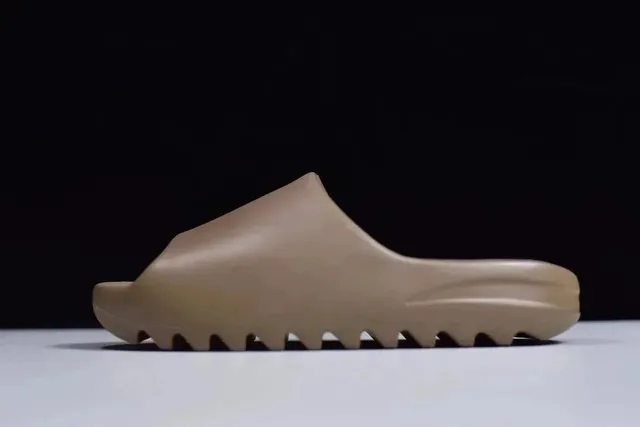 Yeezy Slide Desert Sand