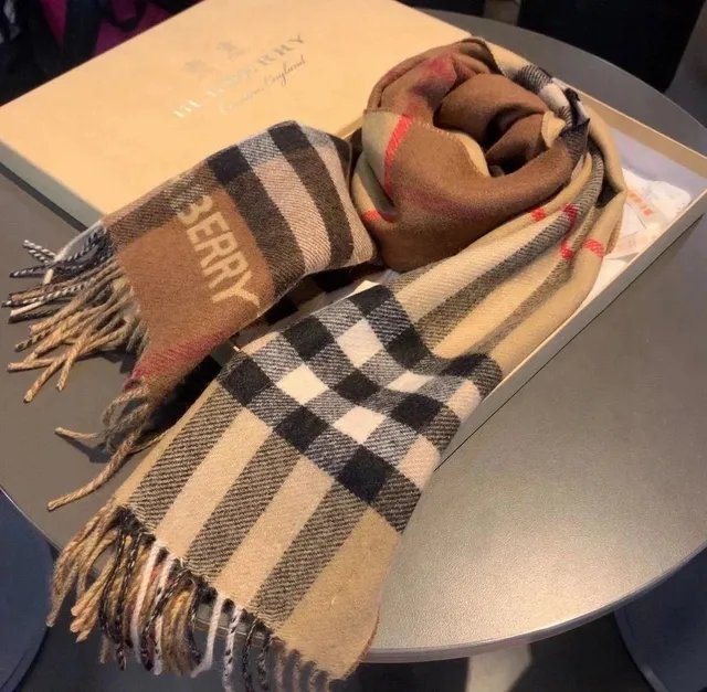 Burberry Classic Check Scarf Iconic Nova Check with Logo